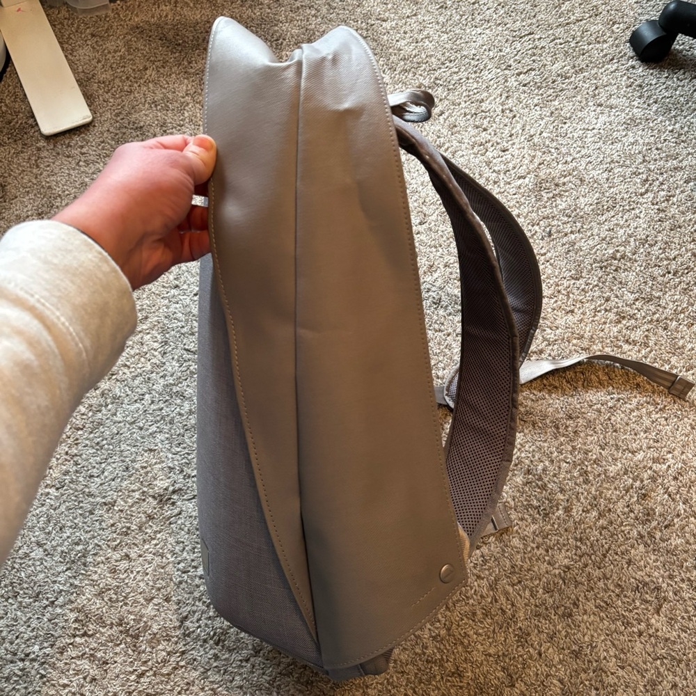 Moshi tego anti-theft backpack - Picture 3 of 10